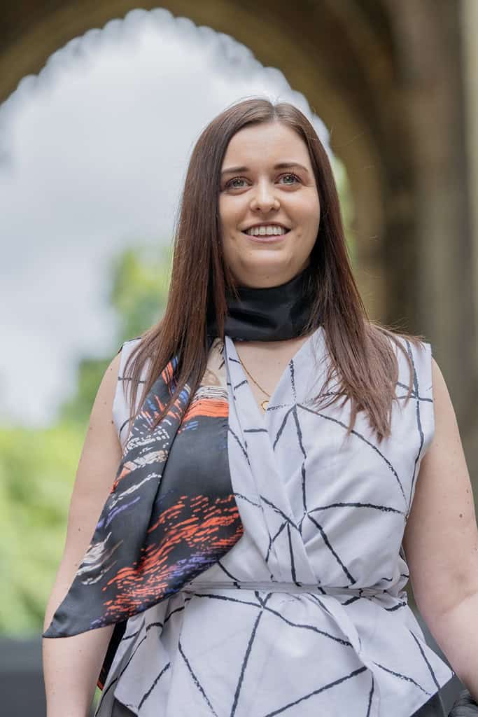 The model wears a sleeveless top and scarf (the bottom half has not been photographed)